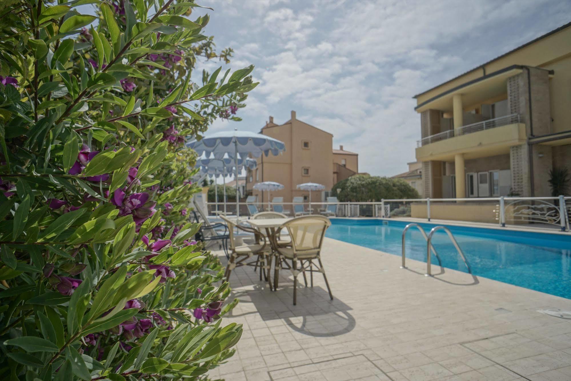 Hotel Residence Il Conero 2 Numana Exterior photo
